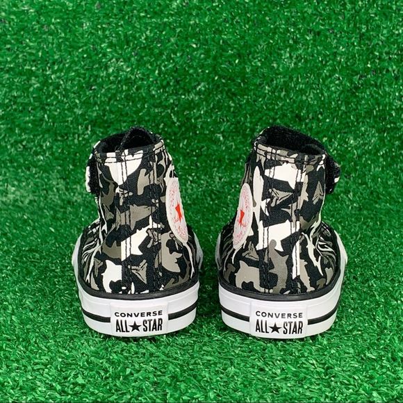 Converse Boys Chuck Taylor “Shark” Print Shoes Sz 5C - Picture 4 of 8